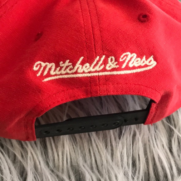 Snap back retro Bulls hat - Picture 2 of 5